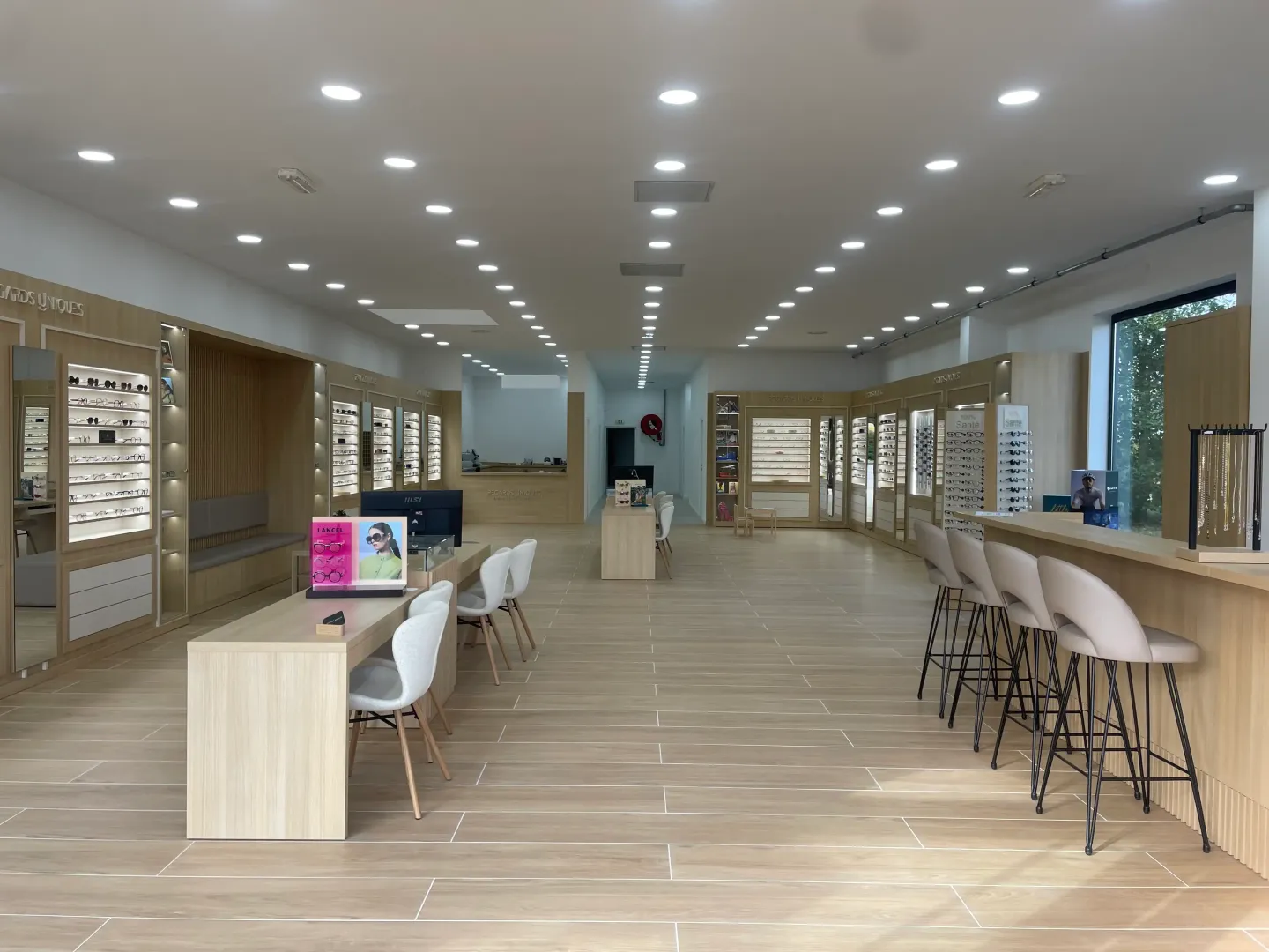 Intérieur du magasin de Guines