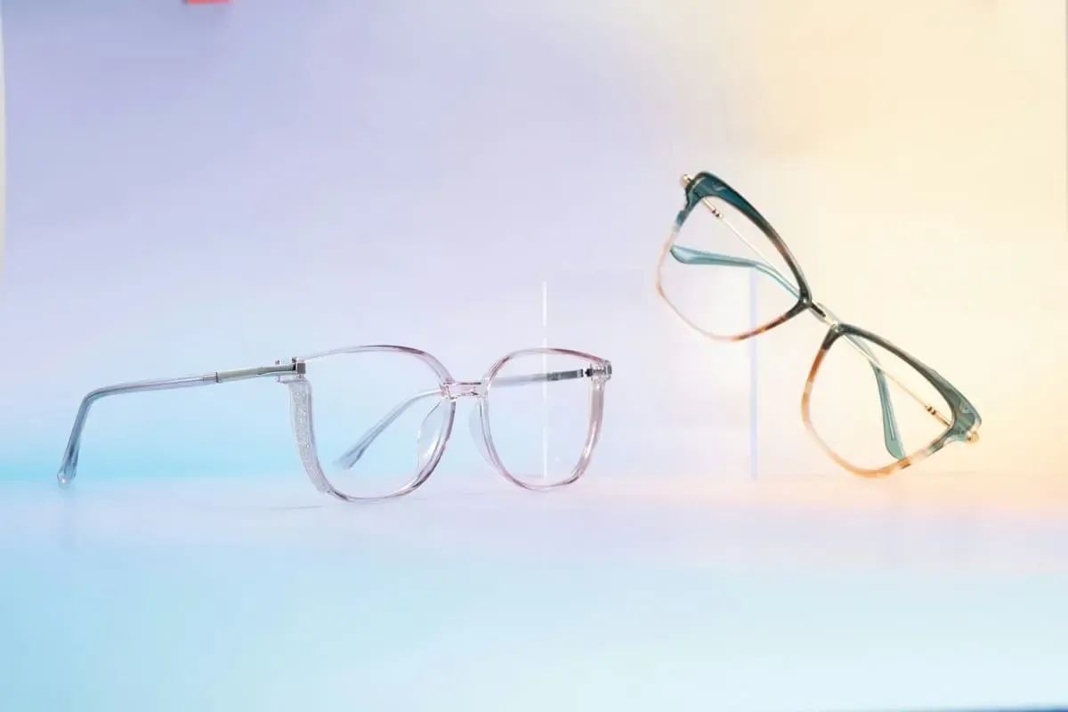 deux paires de lunettes